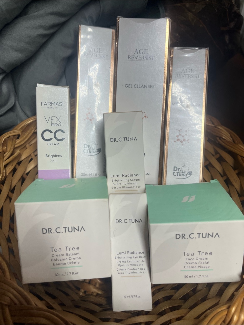 New FARMASI Dr.Tuna 8 items
Tea tree Lumi age reversist serum gel clean moisture